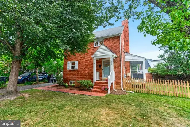 835 N Buchanan St, Arlington
