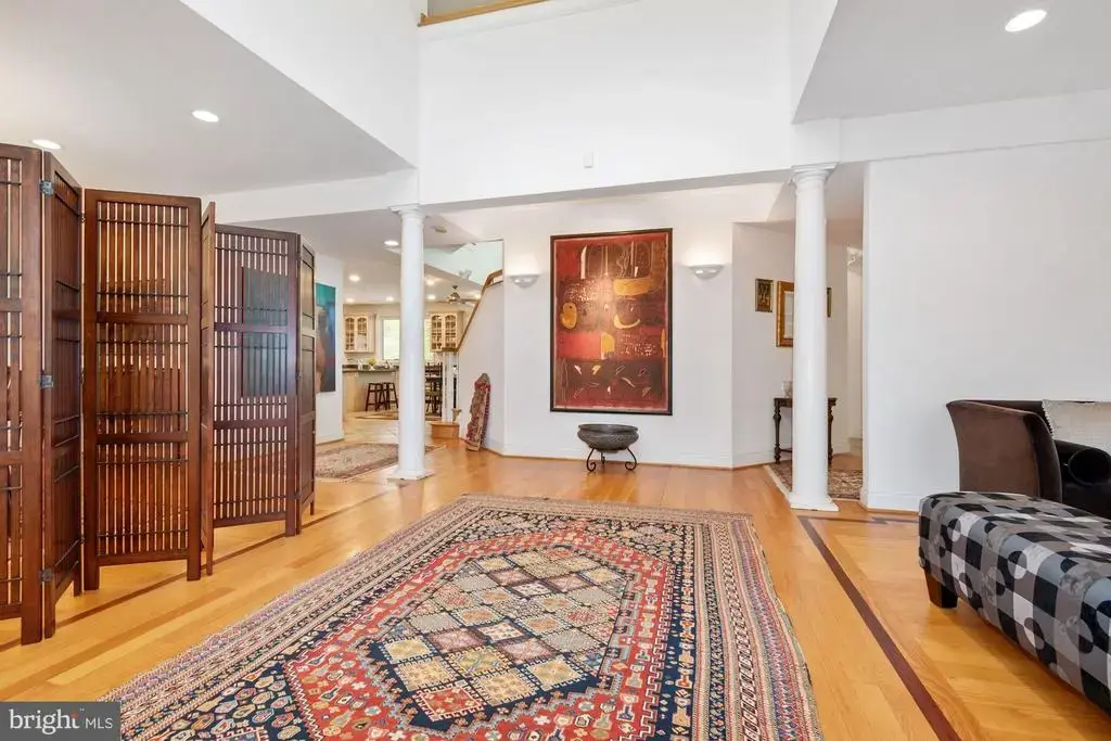 8309 Old Seven Locks Rd, BETHESDA