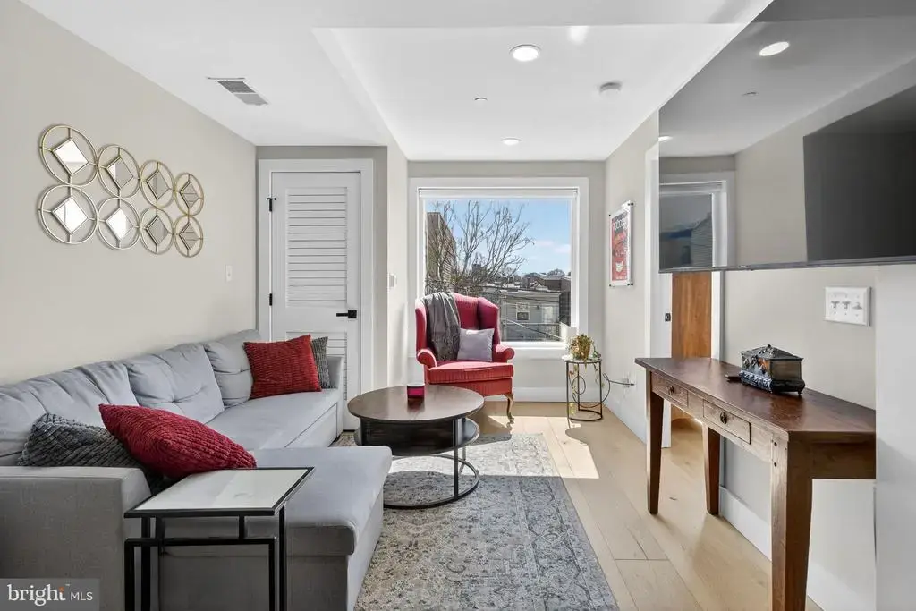 919 12th St Ne #305, WASHINGTON