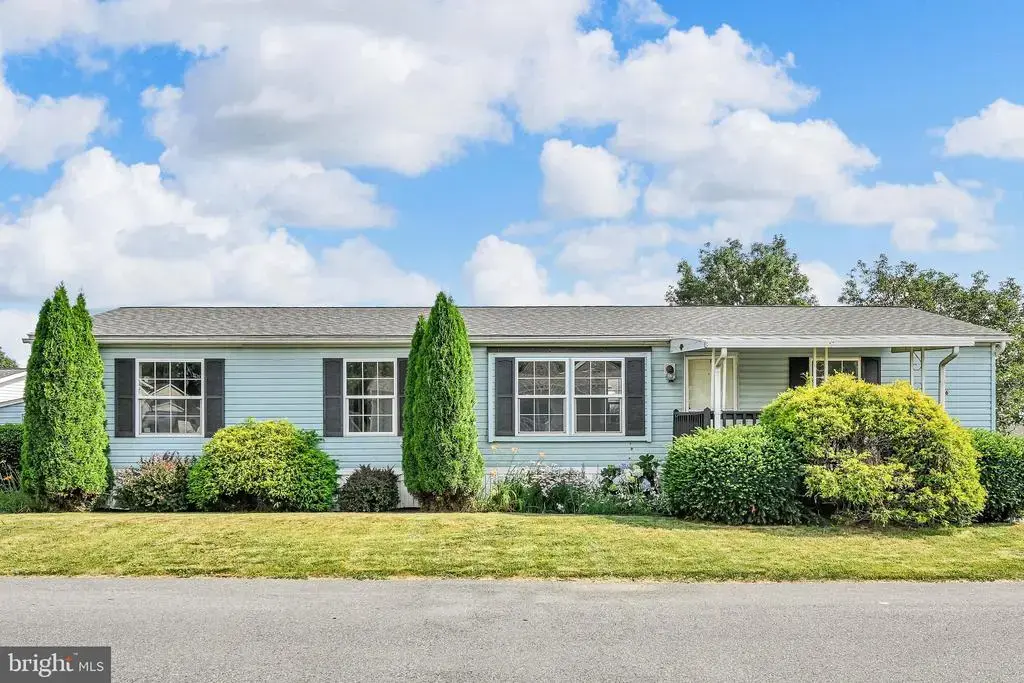 106 Silver Wind Ct S, LANCASTER