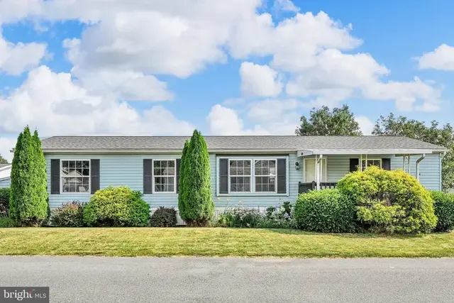 106 Silver Wind Ct S, Lancaster