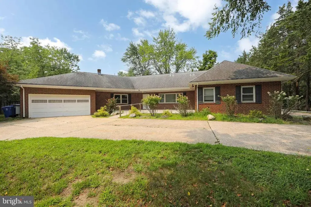4 Chester Ave, MEDFORD