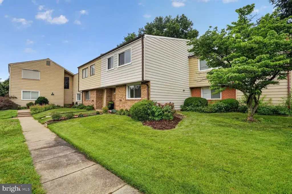 858 Dogwood Ct, HERNDON