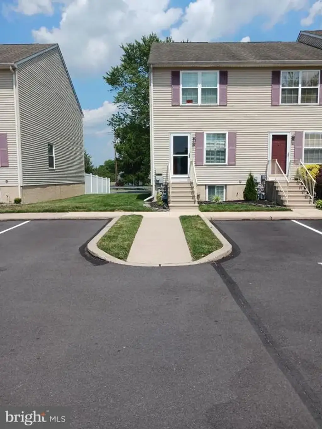 12 Carriage Knoll Ct, LANGHORNE