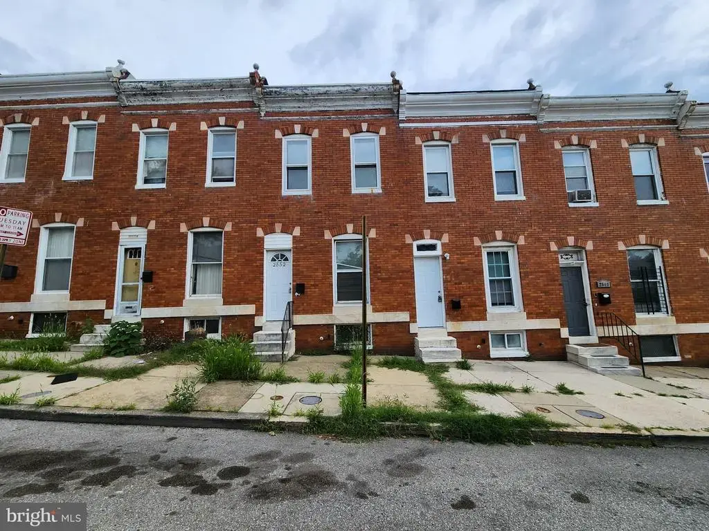 2552 W Pratt St, BALTIMORE