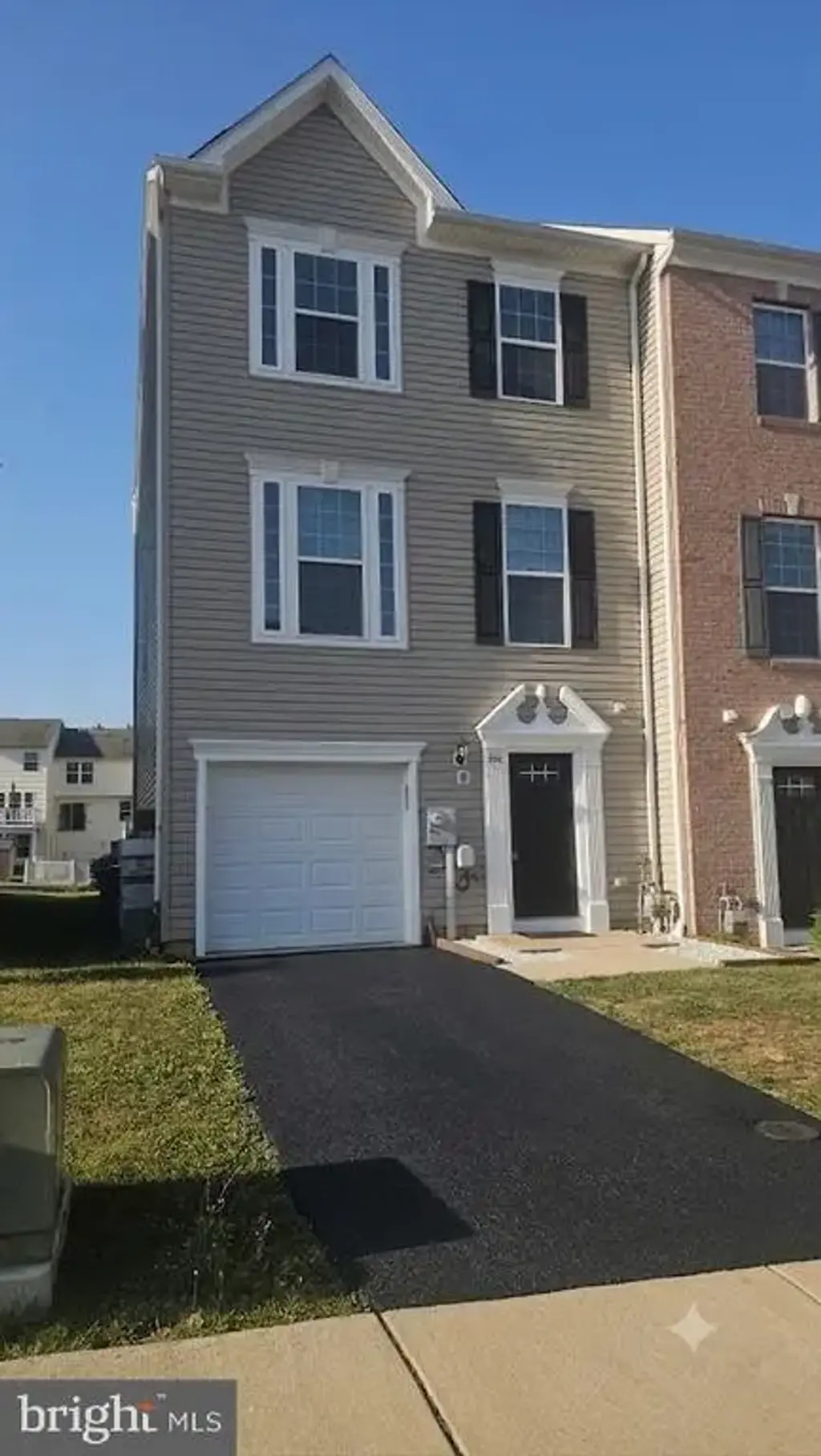 806 Blossom Dr, HANOVER