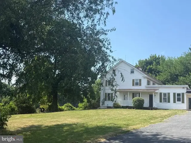 1001 School House Ln, Lewisberry