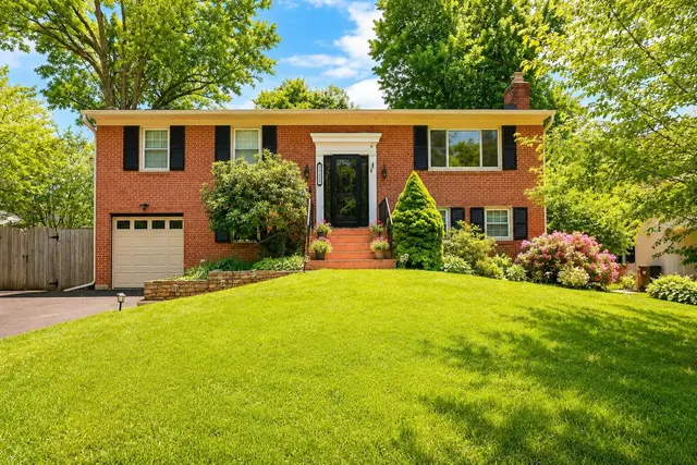 8317 Cherry Valley Ln, Alexandria