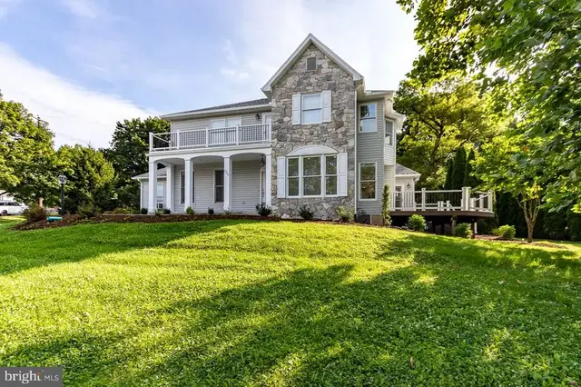 726 Hillcrest Ave, State College
