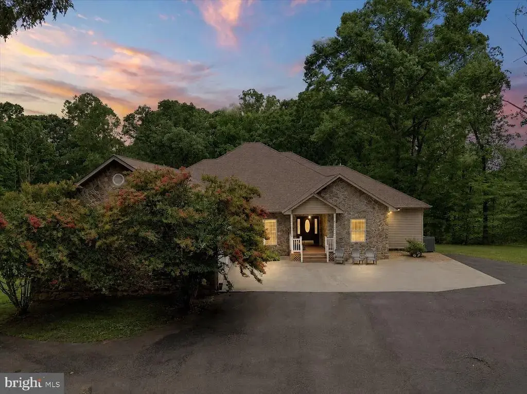 520 Oak Grove Dr, MINERAL