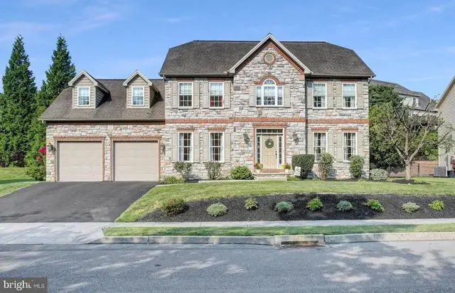 492 Francis Dr, Mechanicsburg