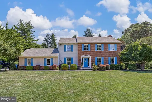 62 Darien Rd, Newark