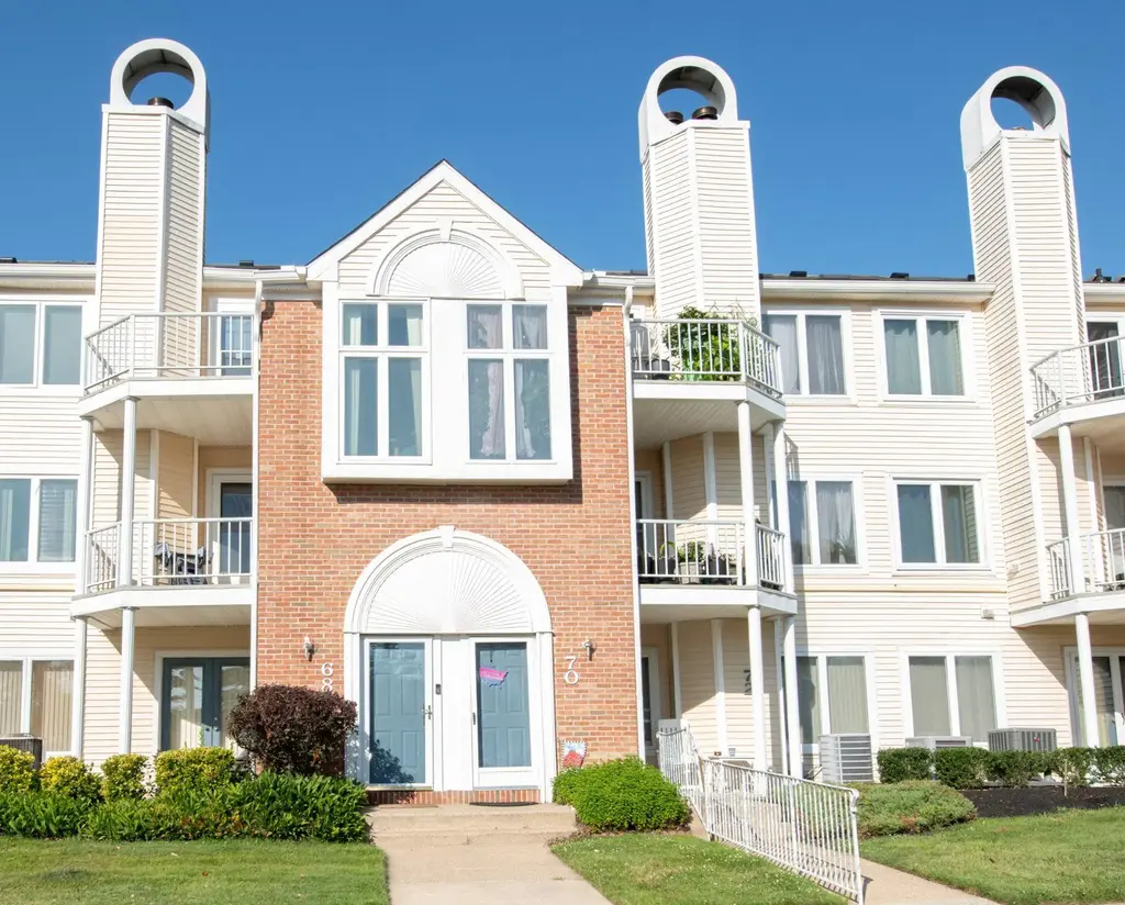 68 Catherine Ct, LEVITTOWN