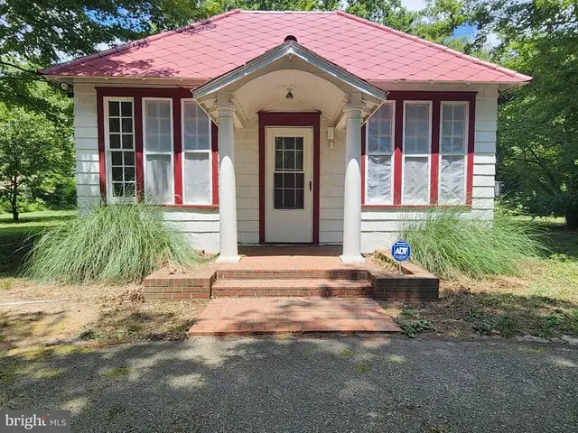 18455 Johnson Rd, Lincoln