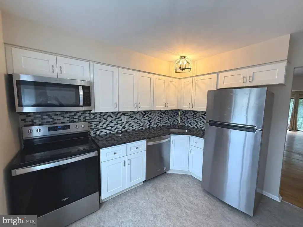 909 Silver Ct, HAMILTON