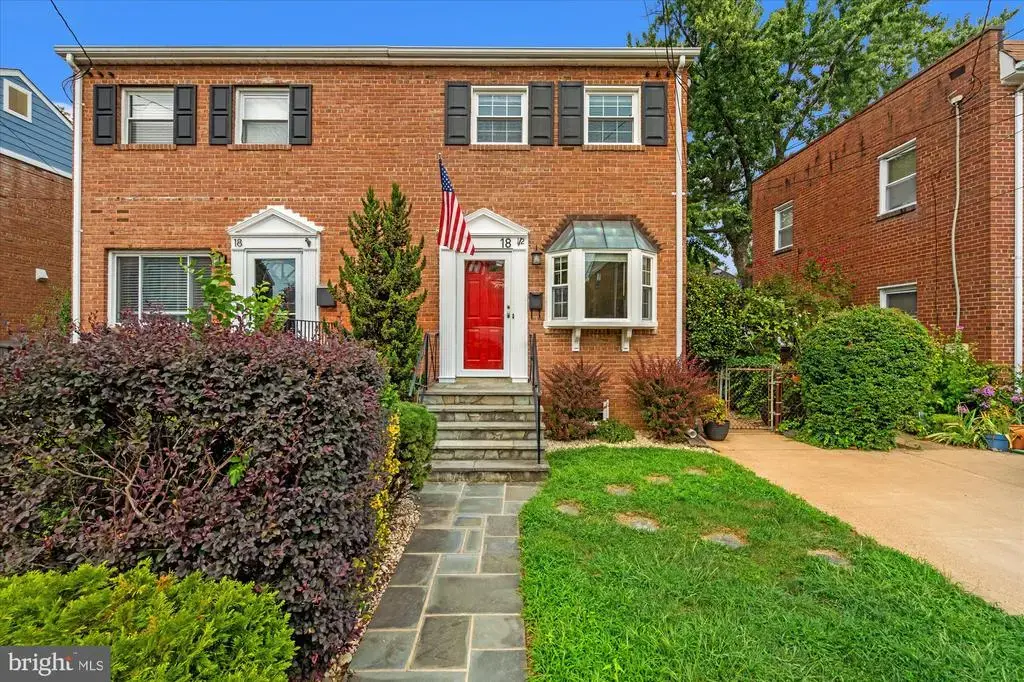 18 E Myrtle St #1/2, ALEXANDRIA