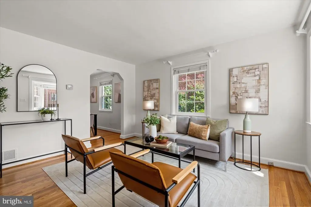 18 E Myrtle St #1/2, ALEXANDRIA