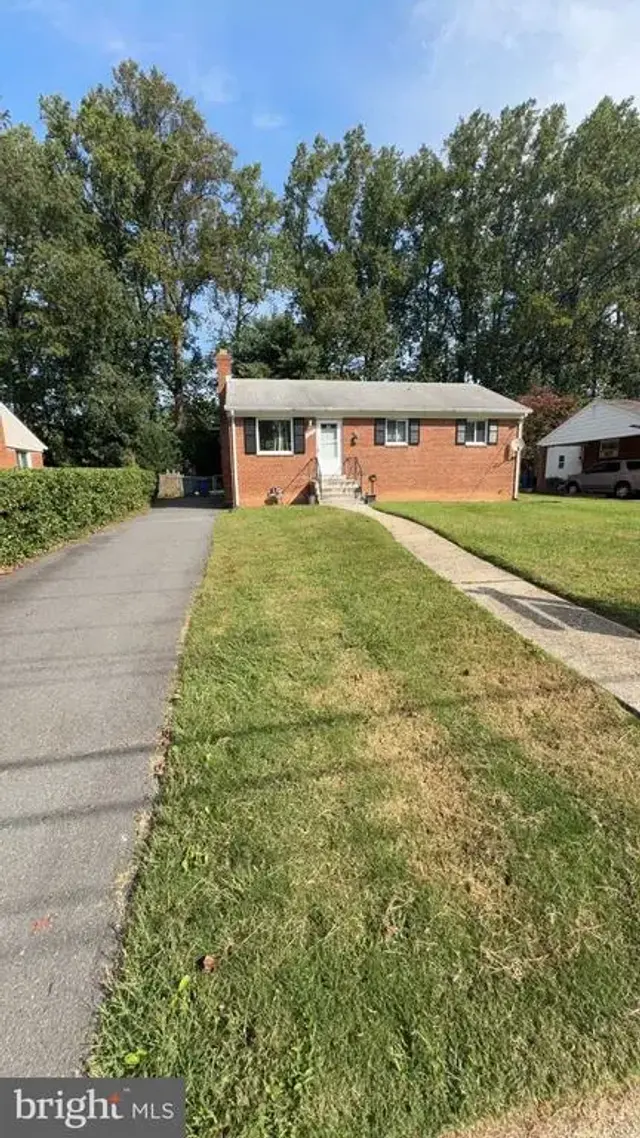 7424 Marc Dr, Falls Church