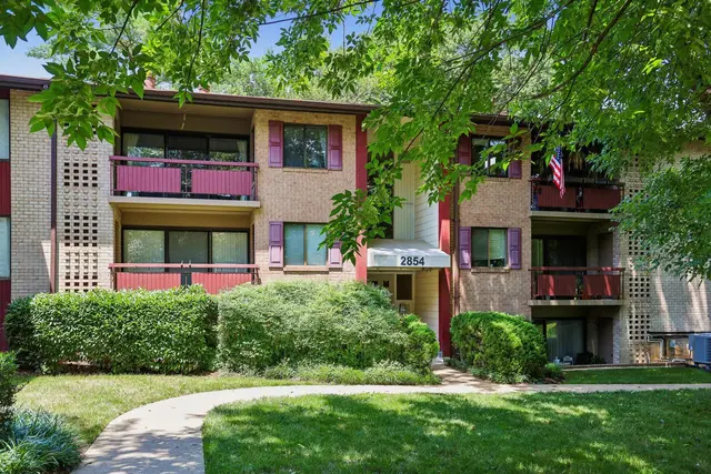 2854 Dover Ln, Falls Church