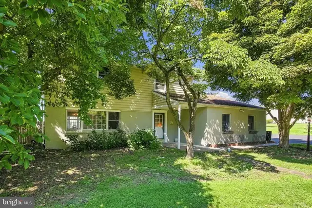 404 Hilltown Pike, Line Lexington