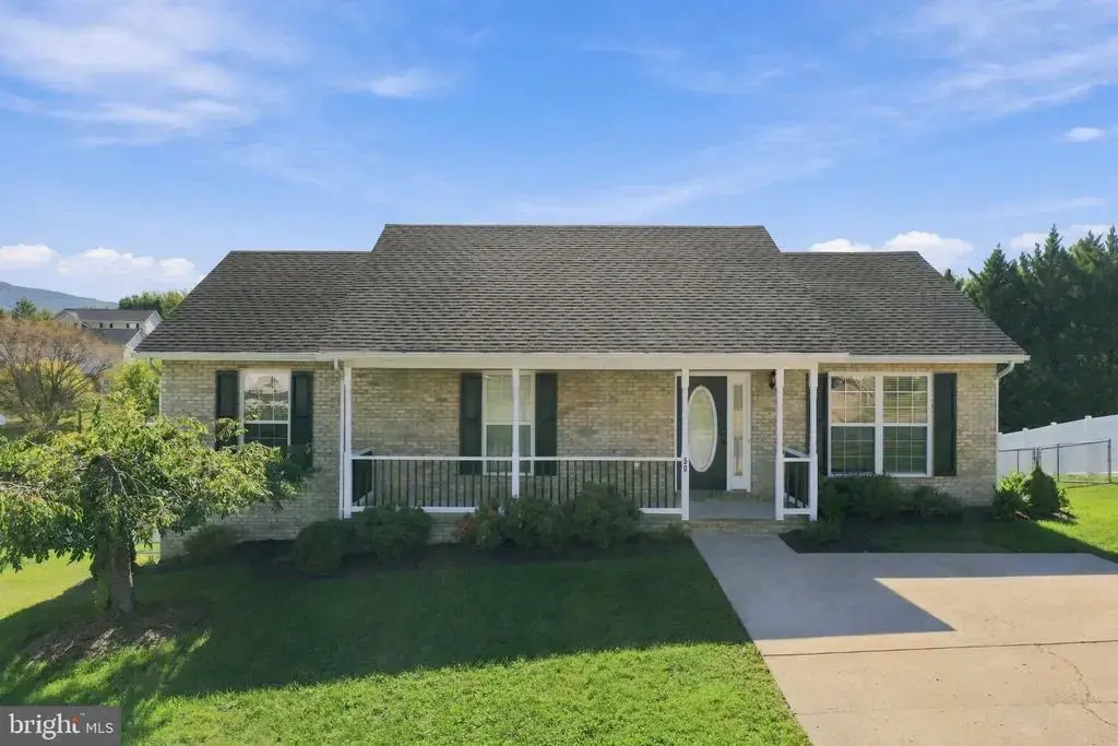 50 Stuart Ct, STRASBURG