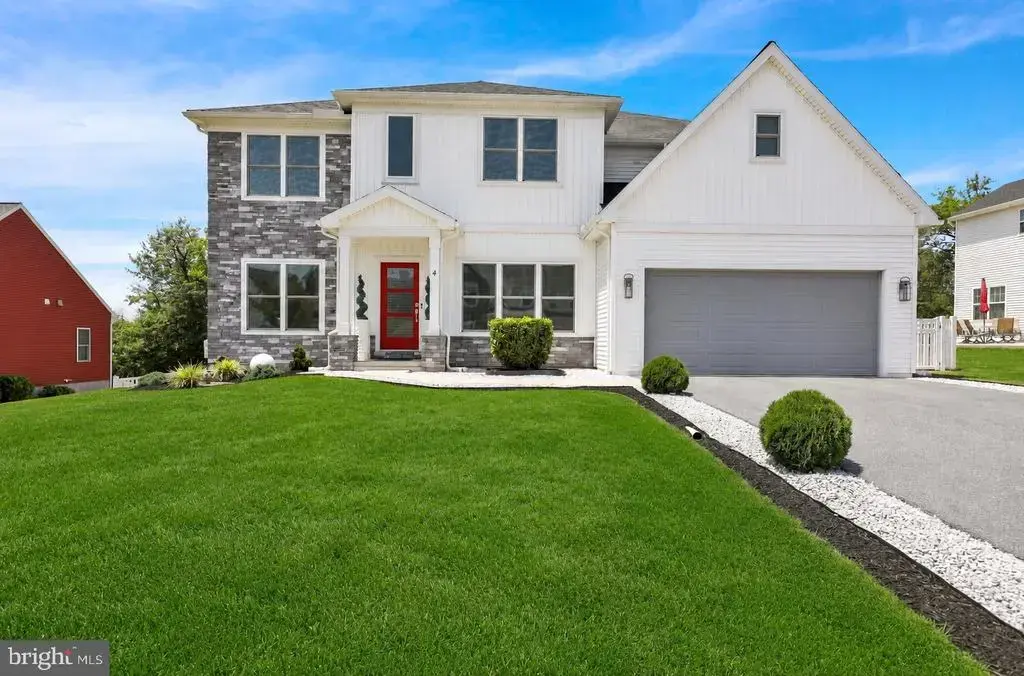 4 Rein Dr, STEVENS