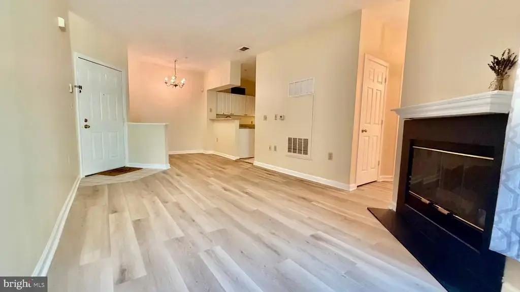 2203 Westcourt Ln #202, HERNDON
