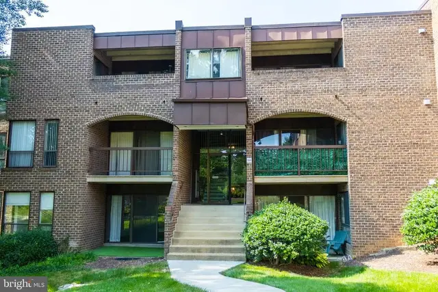 11240 Chestnut Grove Sq #157, Reston