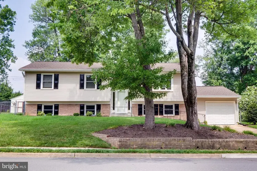 203 Locust St Sw, VIENNA
