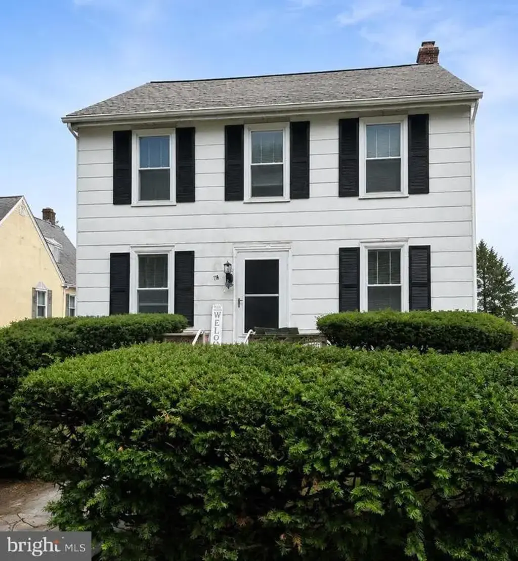218 E 2nd St, AVONDALE