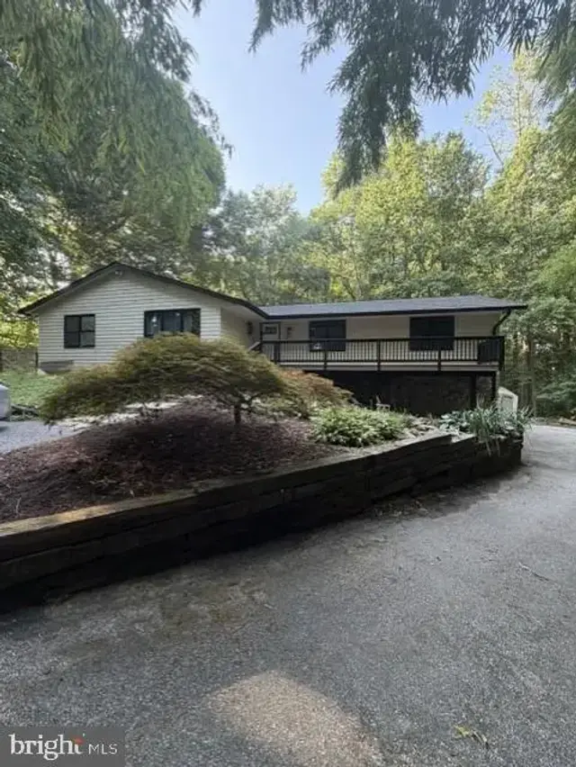 814 Rustic Ln, Lothian