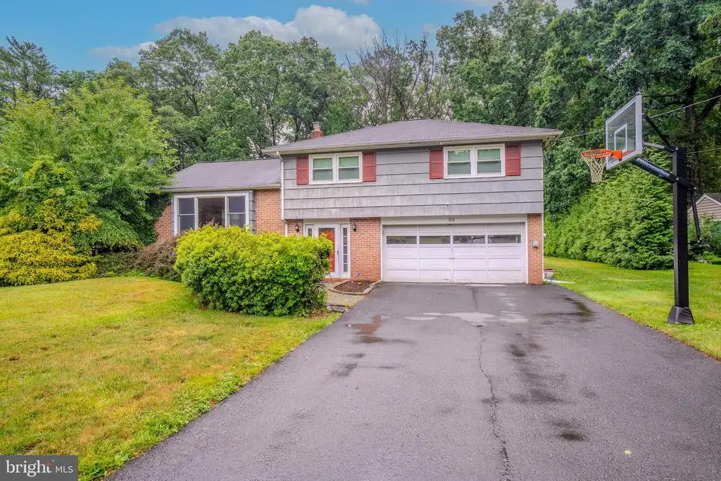 318 Oak Ln, PRINCETON JUNCTION