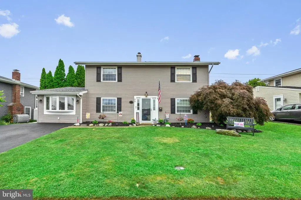 29 Tinder Rd, LEVITTOWN