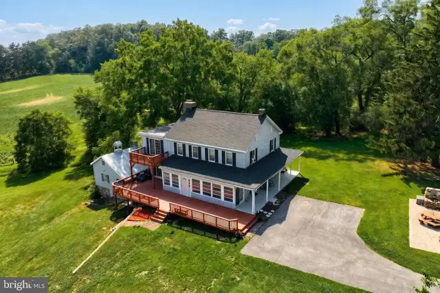 25 John Edward Dr, Littlestown