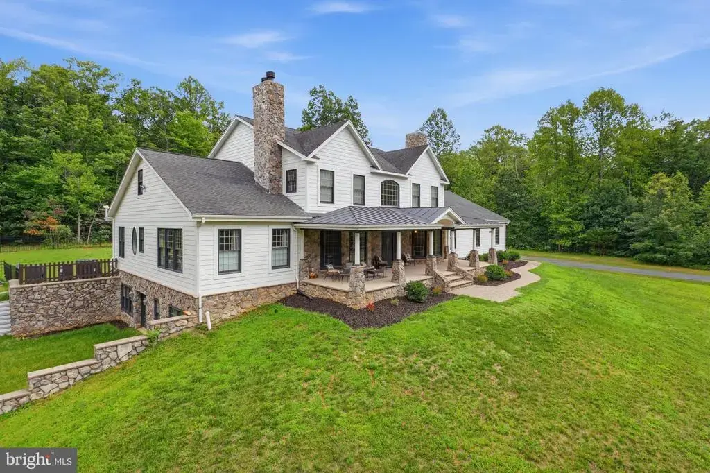 58 Rock Springs Ln, AMISSVILLE