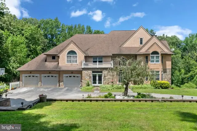 411 Marie Dr, Wallingford