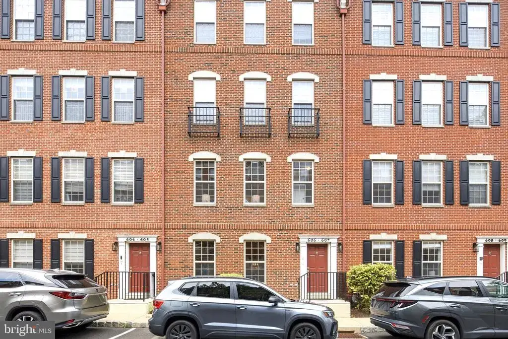606 Admirals Way, PHILADELPHIA