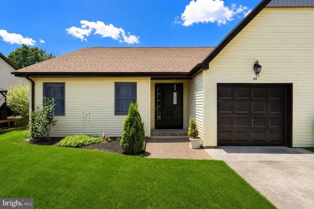 10 Cedar Ave, MANAHAWKIN
