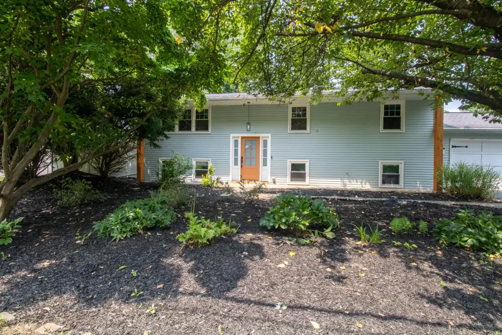4116 Valleyview Rd, HARRISBURG