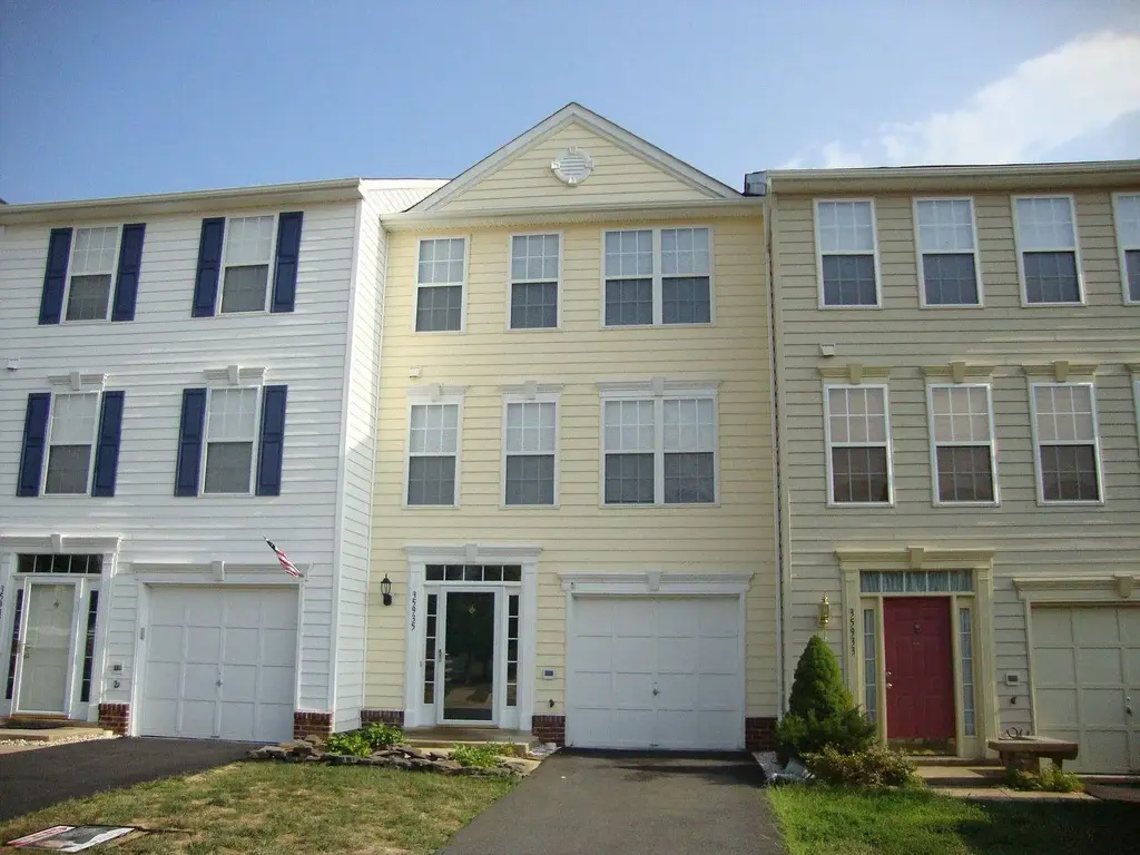 35935 Clover Ter, ROUND HILL