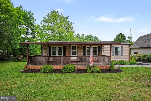 49 Pickett Rd, Dover