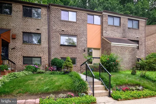 9047 Early April Way, Columbia