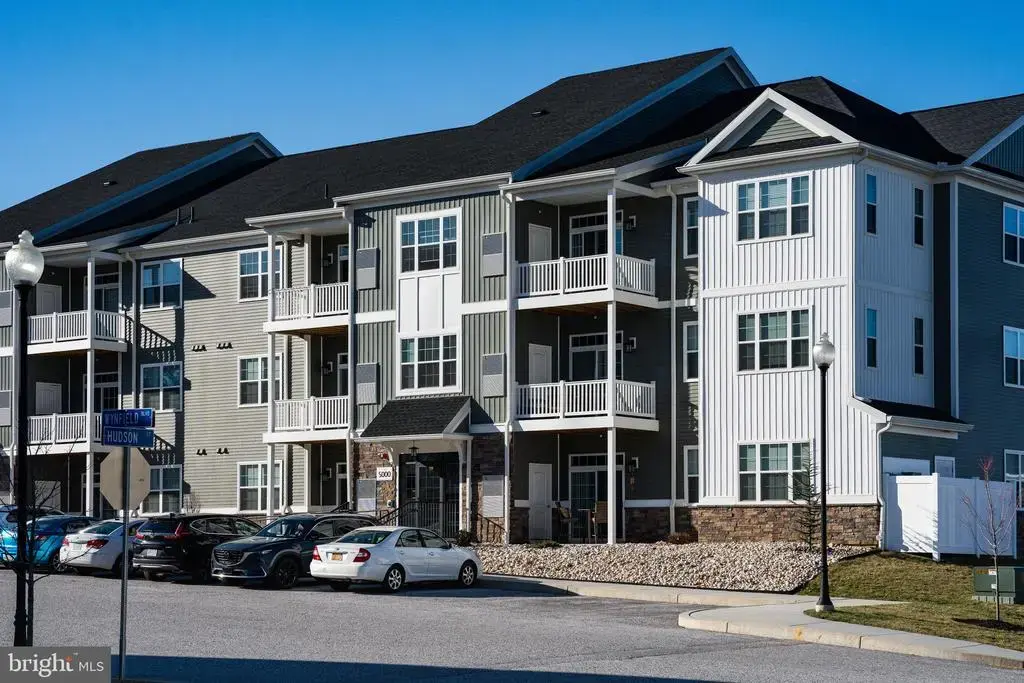 1004 Admiral Lane #204, HANOVER