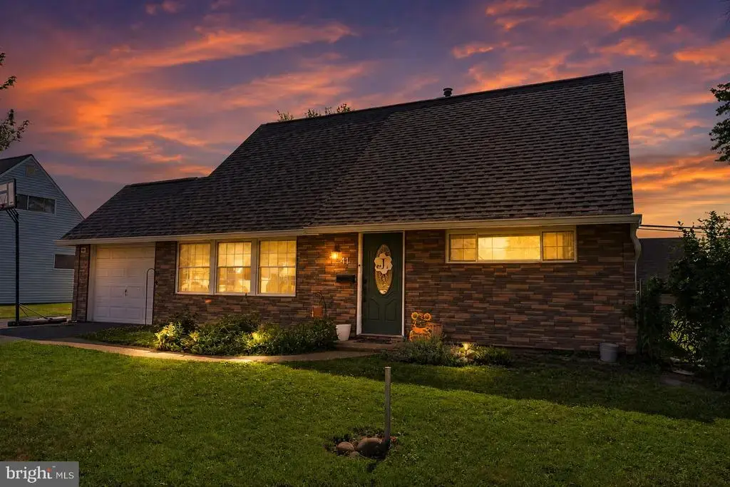 41 Crystal Pl, LEVITTOWN