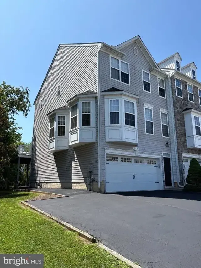 10325 Lantern Ln, Hagerstown