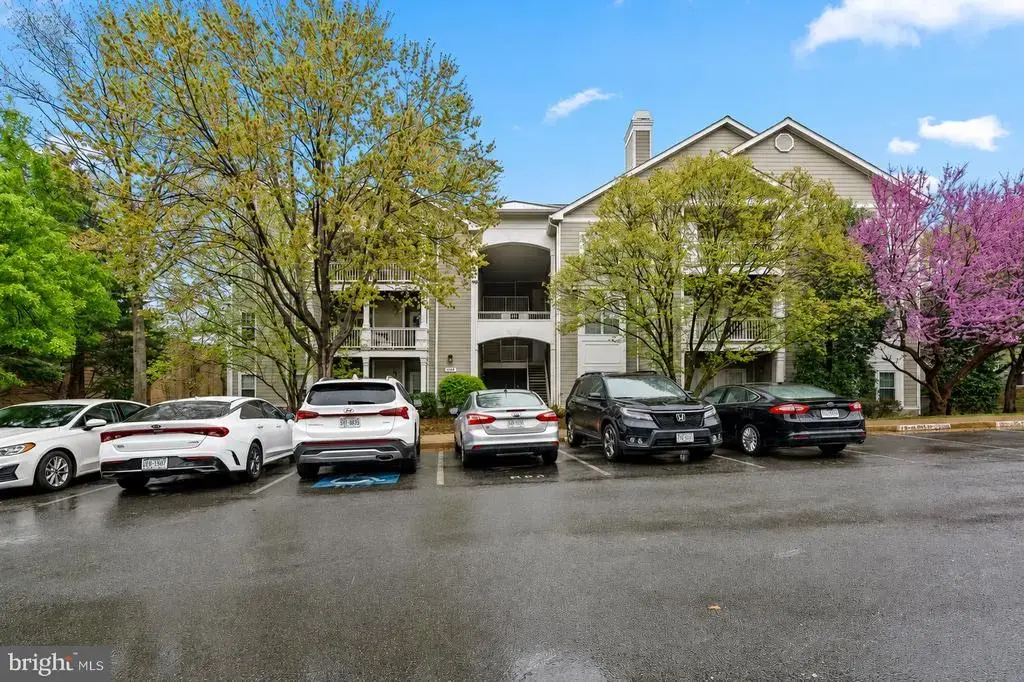 1708 Lake Shore Crest Dr #24, RESTON
