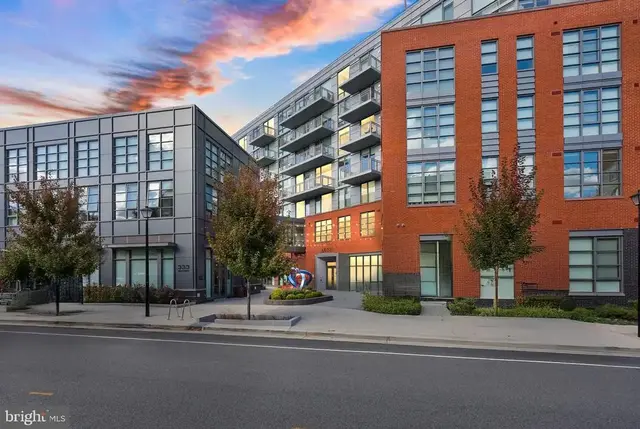 1201 N Royal St #410, Alexandria