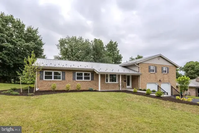 220 Hartzell Drive, Fayetteville