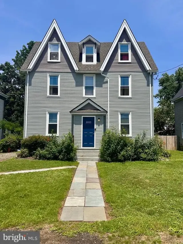 2223 Amosland Rd, Holmes
