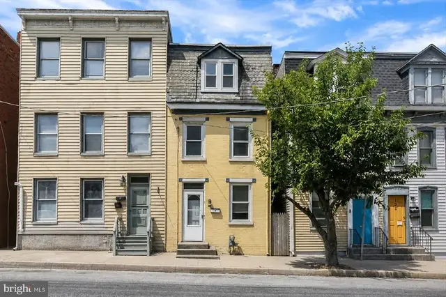 136 S Queen St, York
